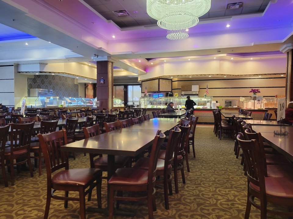 Diamond Buffet & Grill dining room and buffet line.